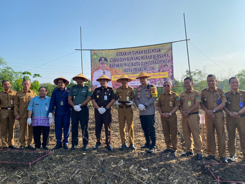 Tekan Inflasi Daerah, Pemkot dan Forkopimda Prabumulih Serentak Tanam Cabai hingga Bawang Merah