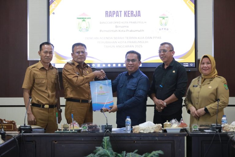 Rapat Kerja Digelar, DPRD Prabumulih Serahkan KUA-PPAS 2025