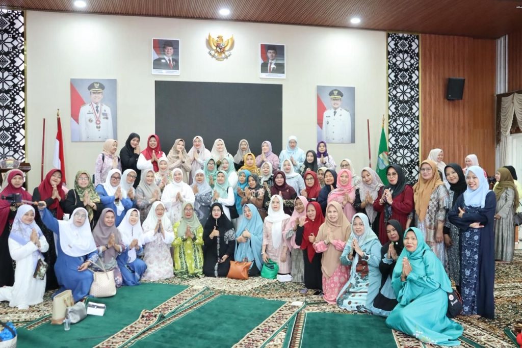 Ketua TP PKK Palembang Sambut Bulan Ramadhan Dengan Shalat Tasbih