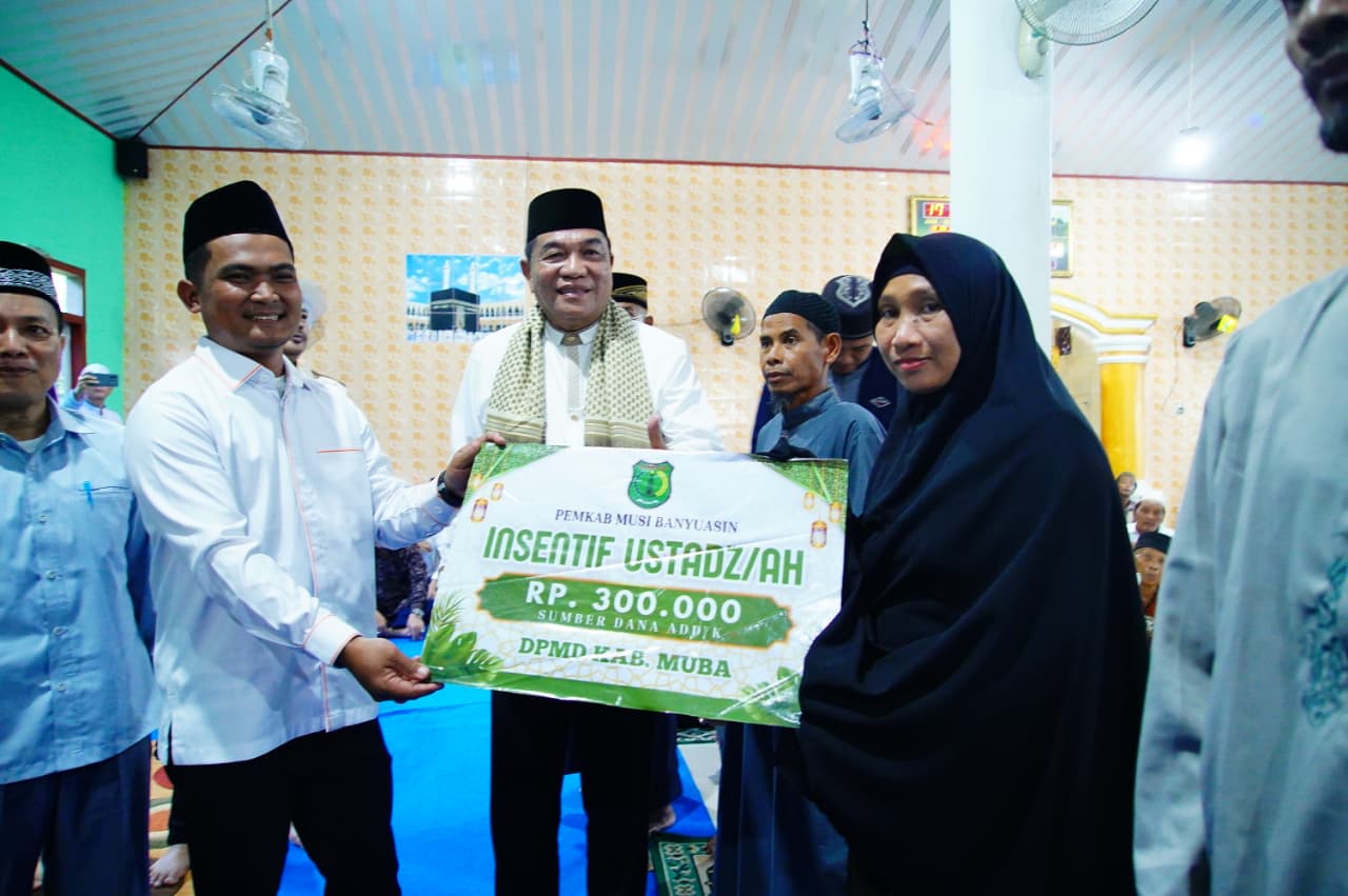 Ramadhan Berkah, Wak Toha Salurkan Berbagai Bantuan di Plakat Tinggi