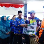 Berkah Lebaran, Muba Bagikan Ribuan THR Kepada Kaum Dhuafa