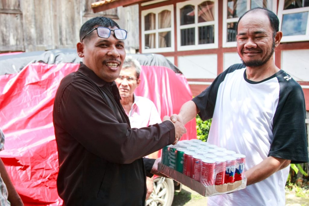 Jemaat GPIN Sekayu Bagikan Bingkisan Lebaran, Pererat Toleransi Antar Umat Beragama