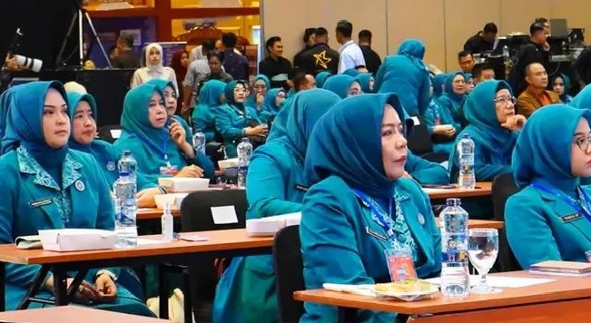 Fashion Show Pesona Wastra Sumsel Dihadiri Ketua PKK Prabumulih