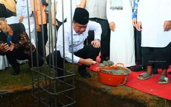 Peletakkan Batu Pertama Pembangunan Masjid Baitul Huda di OKU Timur Oleh Wagub Sumsel