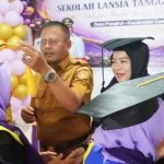 Wisuda Sekolah Lansia, Wako Prabumulih Berikan Apresiasi