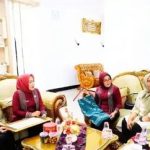Ketua Dekranasda Prabumulih Hadiri Penyerahan Hak Cipta Kain Motif Nanas