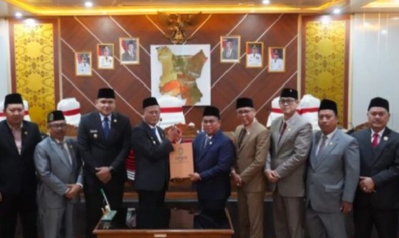 DPRD Prabumulih Sahkan Pertanggungjawaban APBD 2025 